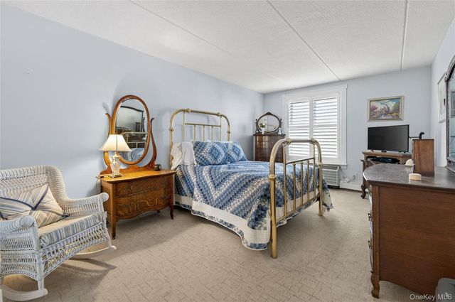 135 Post Avenue 3F, Westbury, NY 11590