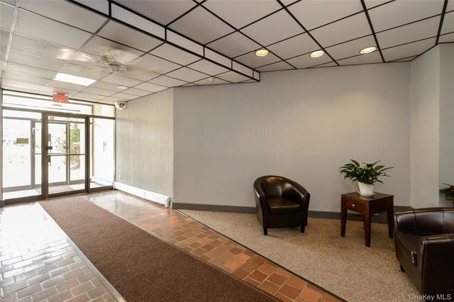 135 Post Avenue 3F, Westbury, NY 11590