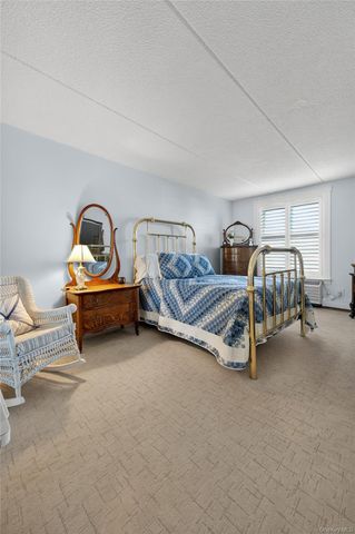 135 Post Avenue 3F, Westbury, NY 11590