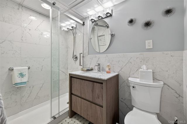 135 Post Avenue 3F, Westbury, NY 11590