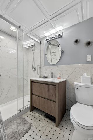 135 Post Avenue 3F, Westbury, NY 11590