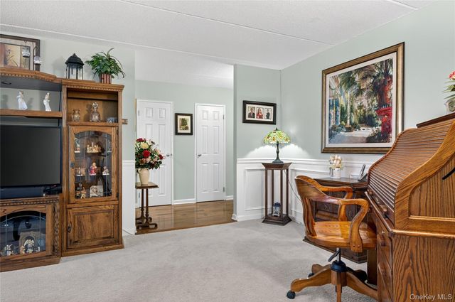 135 Post Avenue 3F, Westbury, NY 11590