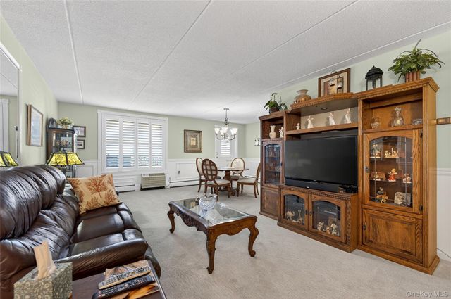 135 Post Avenue 3F, Westbury, NY 11590