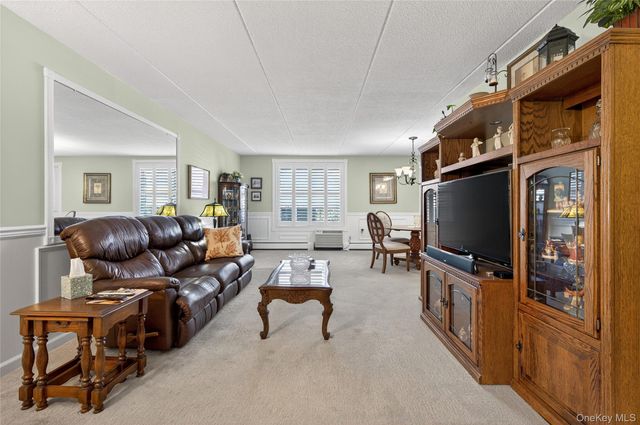 135 Post Avenue 3F, Westbury, NY 11590