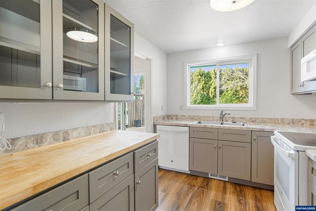 4561 Pullman Ct SE, Salem, OR 97302