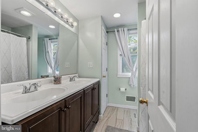 15 ELMHURST PL, Wilmington, DE 19804