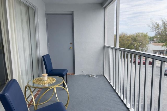 215 SE 3RD Avenue 306D, Hallandale Beach, FL 33009