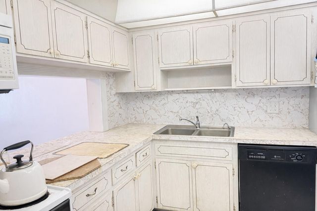 215 SE 3RD Avenue 306D, Hallandale Beach, FL 33009