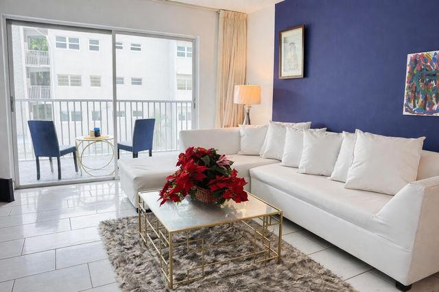 215 SE 3RD Avenue 306D, Hallandale Beach, FL 33009