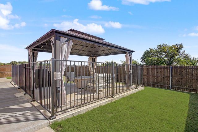 1004 Deer Ridge Drive, Crowley, TX 76036