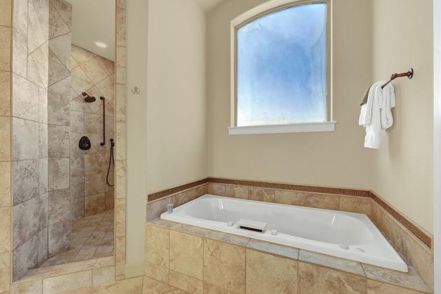 1745 Lakeside DR W, Canyon Lake, TX 78133