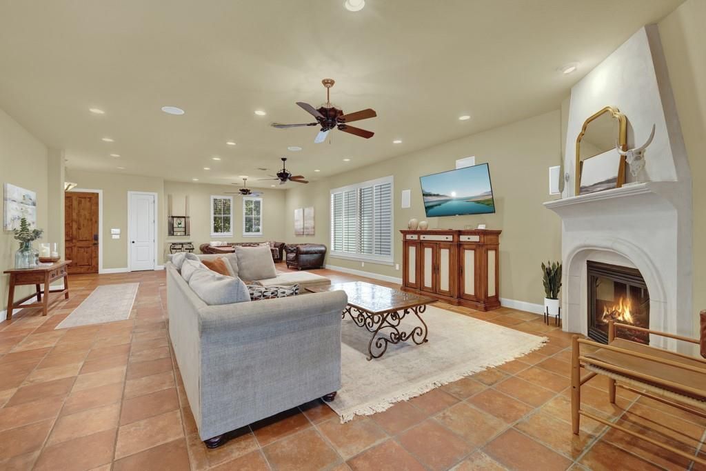 1745 Lakeside DR W, Canyon Lake, TX 78133