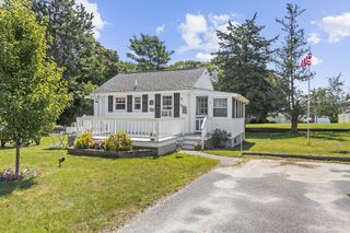 2 Stone Dr, Wareham, MA 02571
