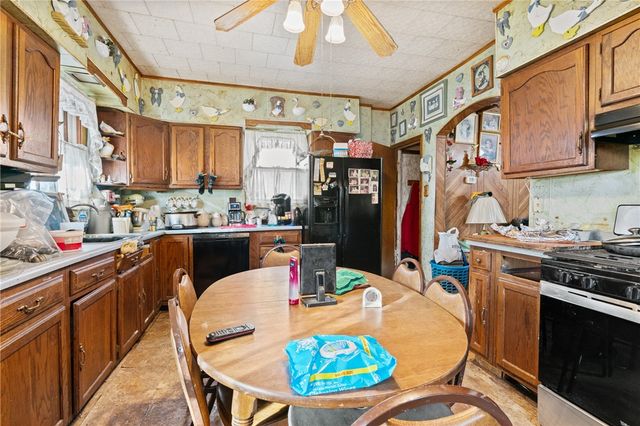 212 Bessemer Ave, Twp Of But Sw, PA 16045