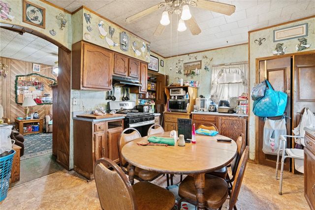 212 Bessemer Ave, Twp Of But Sw, PA 16045