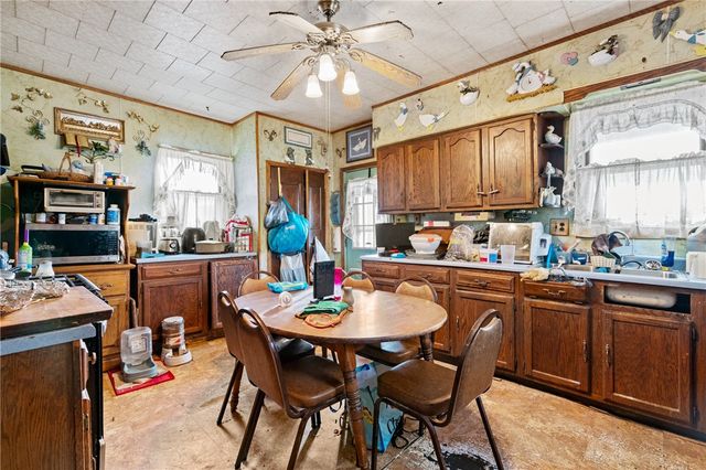 212 Bessemer Ave, Twp Of But Sw, PA 16045