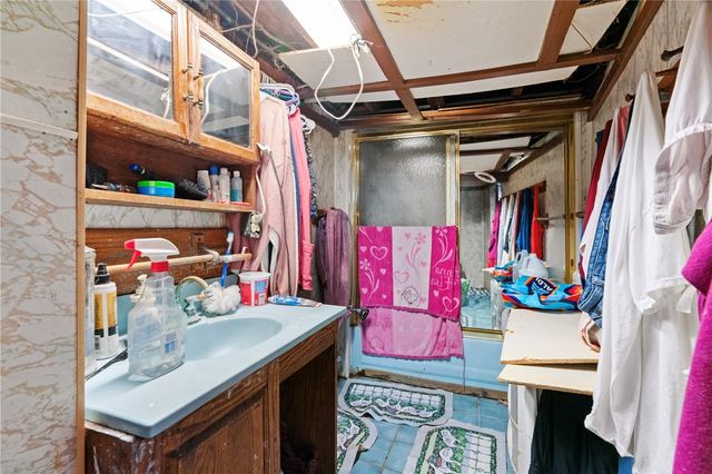 212 Bessemer Ave, Twp Of But Sw, PA 16045