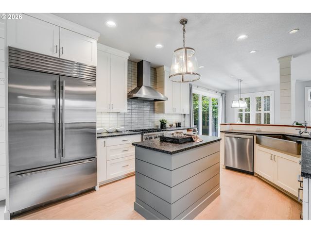 210 NORTHSHORE Rd, Lake Oswego, OR 97034