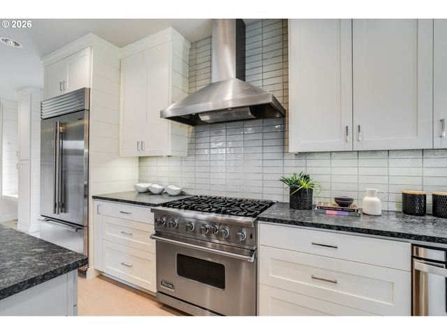 210 NORTHSHORE Rd, Lake Oswego, OR 97034