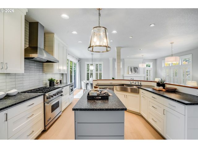 210 NORTHSHORE Rd, Lake Oswego, OR 97034