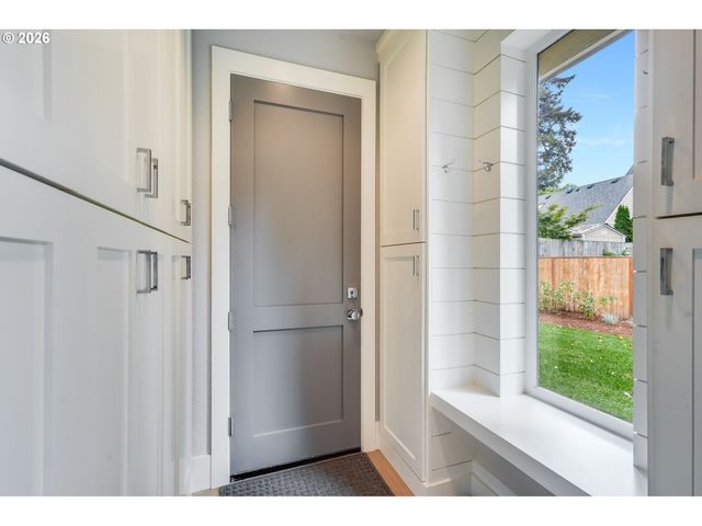 210 NORTHSHORE Rd, Lake Oswego, OR 97034