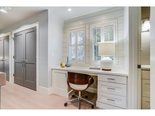 210 NORTHSHORE Rd, Lake Oswego, OR 97034