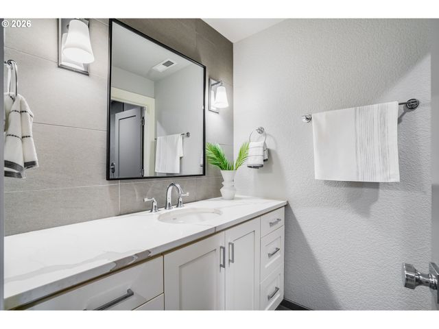 210 NORTHSHORE Rd, Lake Oswego, OR 97034