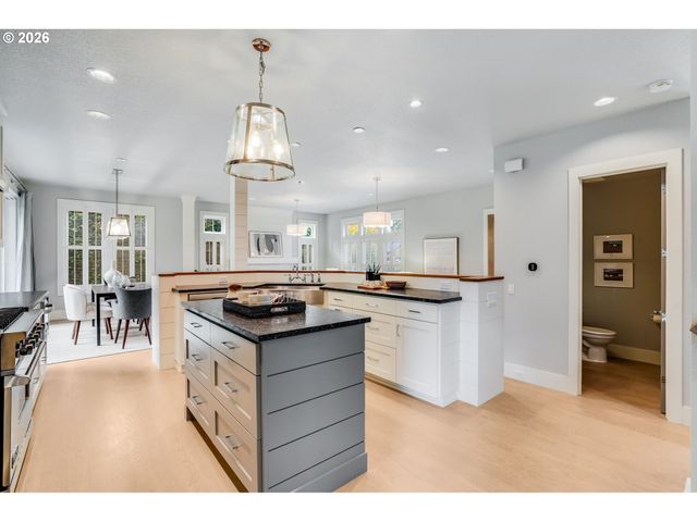 210 NORTHSHORE Rd, Lake Oswego, OR 97034
