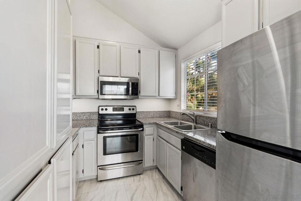 Image 10 of property listing at 7330 Calle Cristobal 88, San Diego, CA 92126