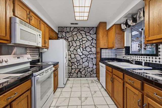 10118 Lakeview Street, Payne Springs, TX 75156