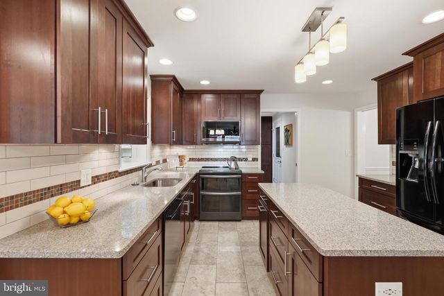 105 CUNNINGHAM PARK CT SE, Vienna, VA 22180