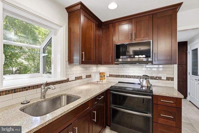 105 CUNNINGHAM PARK CT SE, Vienna, VA 22180