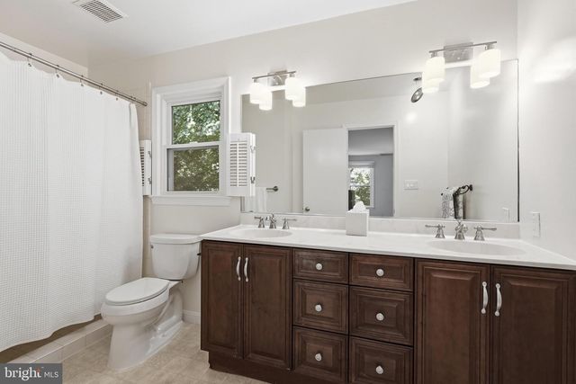 105 CUNNINGHAM PARK CT SE, Vienna, VA 22180