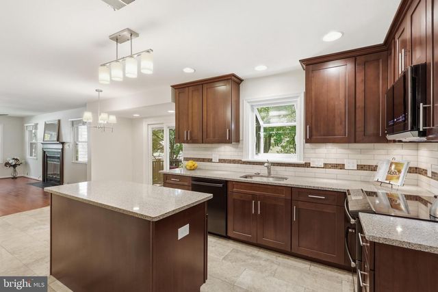 105 CUNNINGHAM PARK CT SE, Vienna, VA 22180