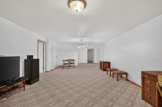 6804 Timberwolf Lane, Des Moines, IA 50320