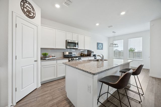 557 Pueblo Bonito Trail, Fort Worth, TX 76052