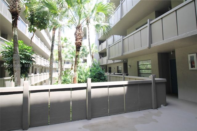900 Colony Point Cir 216, Pembroke Pines, FL 33026