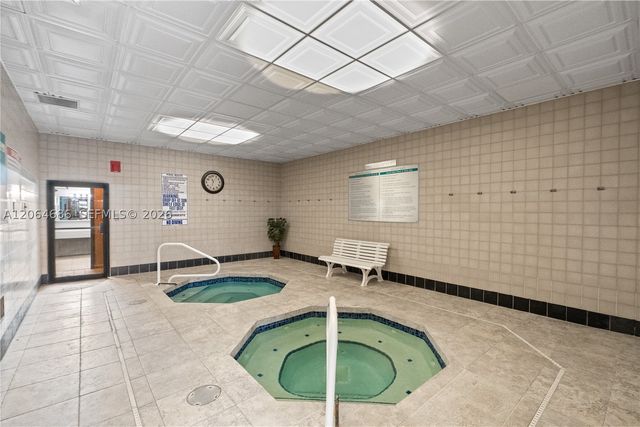 900 Colony Point Cir 216, Pembroke Pines, FL 33026