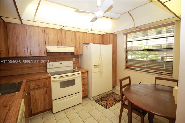 900 Colony Point Cir 216, Pembroke Pines, FL 33026
