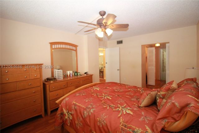 900 Colony Point Cir 216, Pembroke Pines, FL 33026