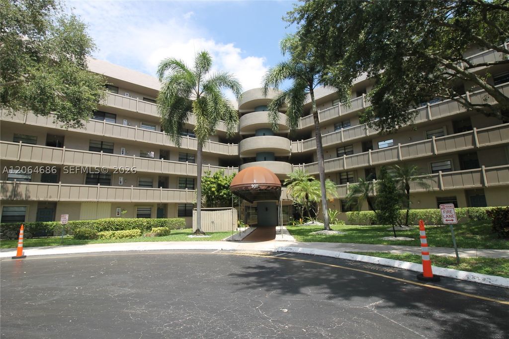 900 Colony Point Cir 216, Pembroke Pines, FL 33026