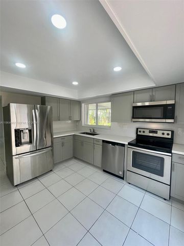 922 NW 106th Ave Cir 922, Miami, FL 33172