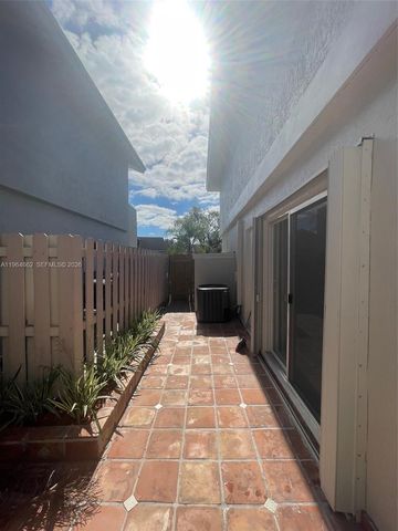 922 NW 106th Ave Cir 922, Miami, FL 33172