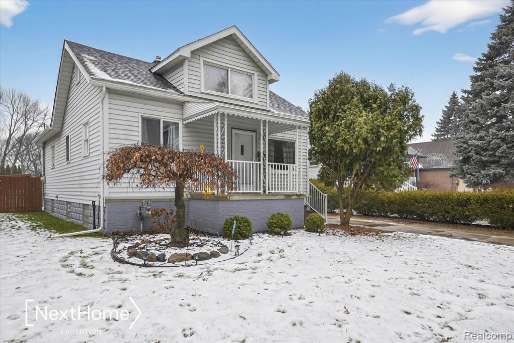 645 Riverbank Street, Wyandotte, MI 48192