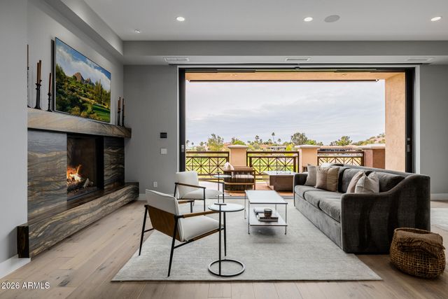 2 BILTMORE Estate 207, Phoenix, AZ 85016