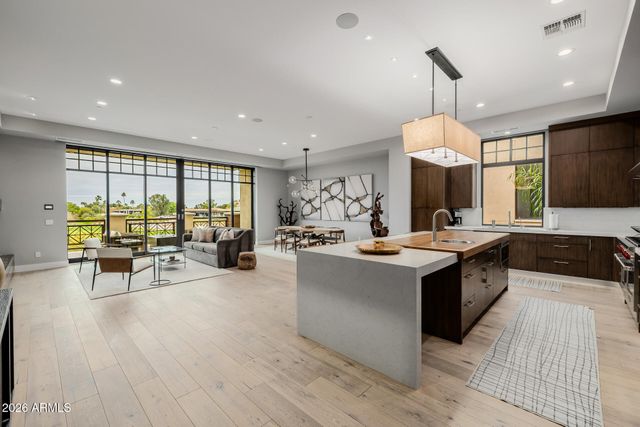 2 BILTMORE Estate 207, Phoenix, AZ 85016