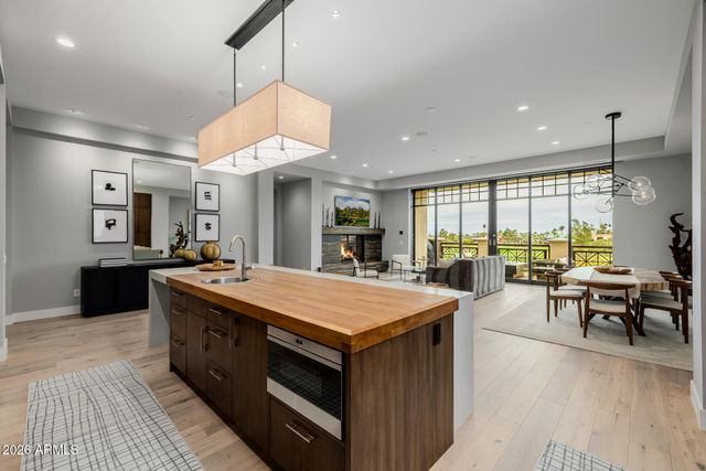 2 BILTMORE Estate 207, Phoenix, AZ 85016