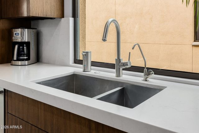 2 BILTMORE Estate 207, Phoenix, AZ 85016