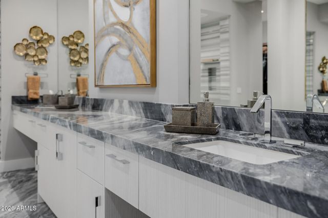 2 BILTMORE Estate 207, Phoenix, AZ 85016