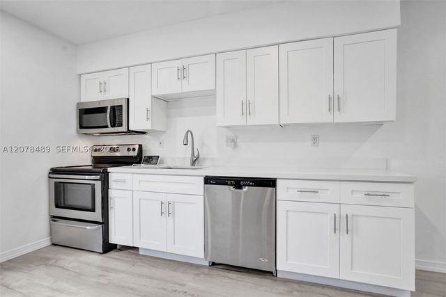 2018-2020 NE 19th St, Fort Lauderdale, FL 33305